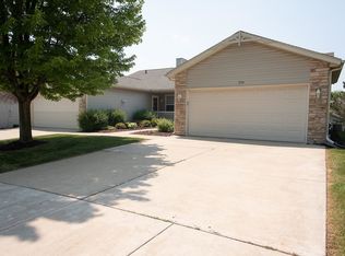 1136 Shingle Oak Ln, Rockford, IL 61107