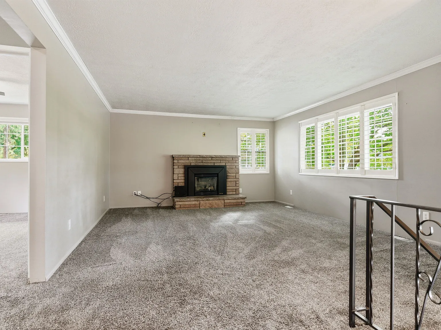 3 bed, 1929 sqft, $2,300 — Photo 4