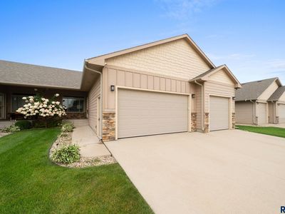 8105 S Seven Oaks Dr, Sioux Falls, SD, 57108