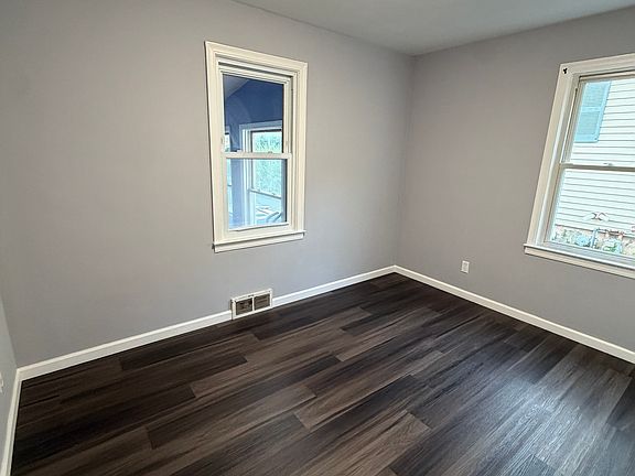 5th image of 428 Boston St