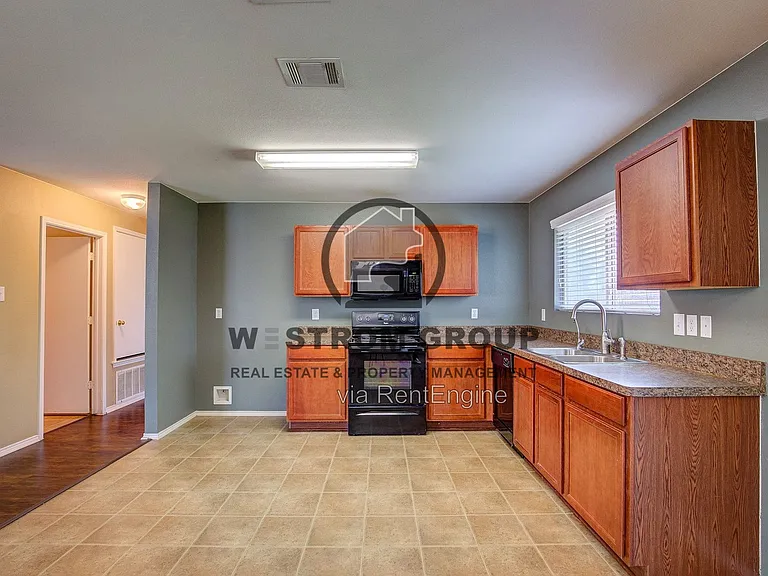 7000 Sylvan Meadows Dr — Photo 14