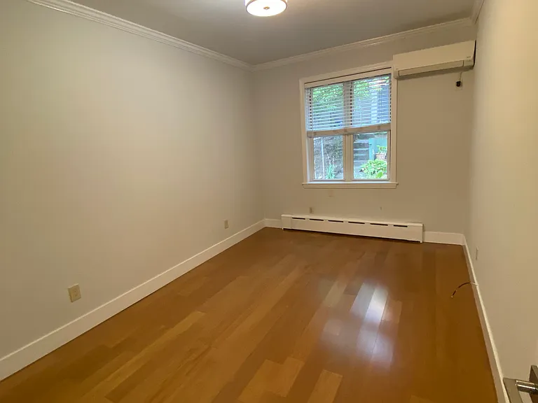 34-27 Crescent St #2 — Photo 25