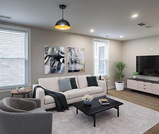 2nd image of 4226 N Milwaukee Ave Unit 2