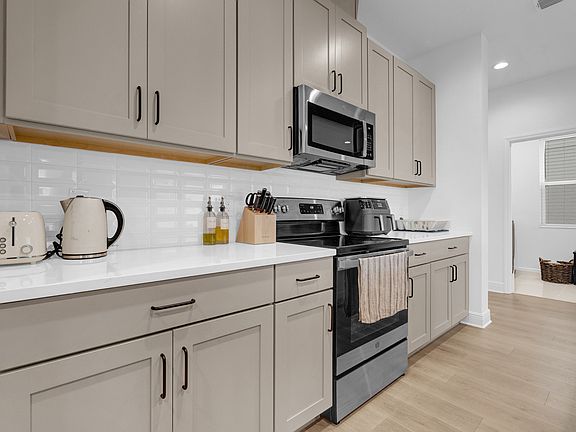 4th image of 1442 Noto Ave
