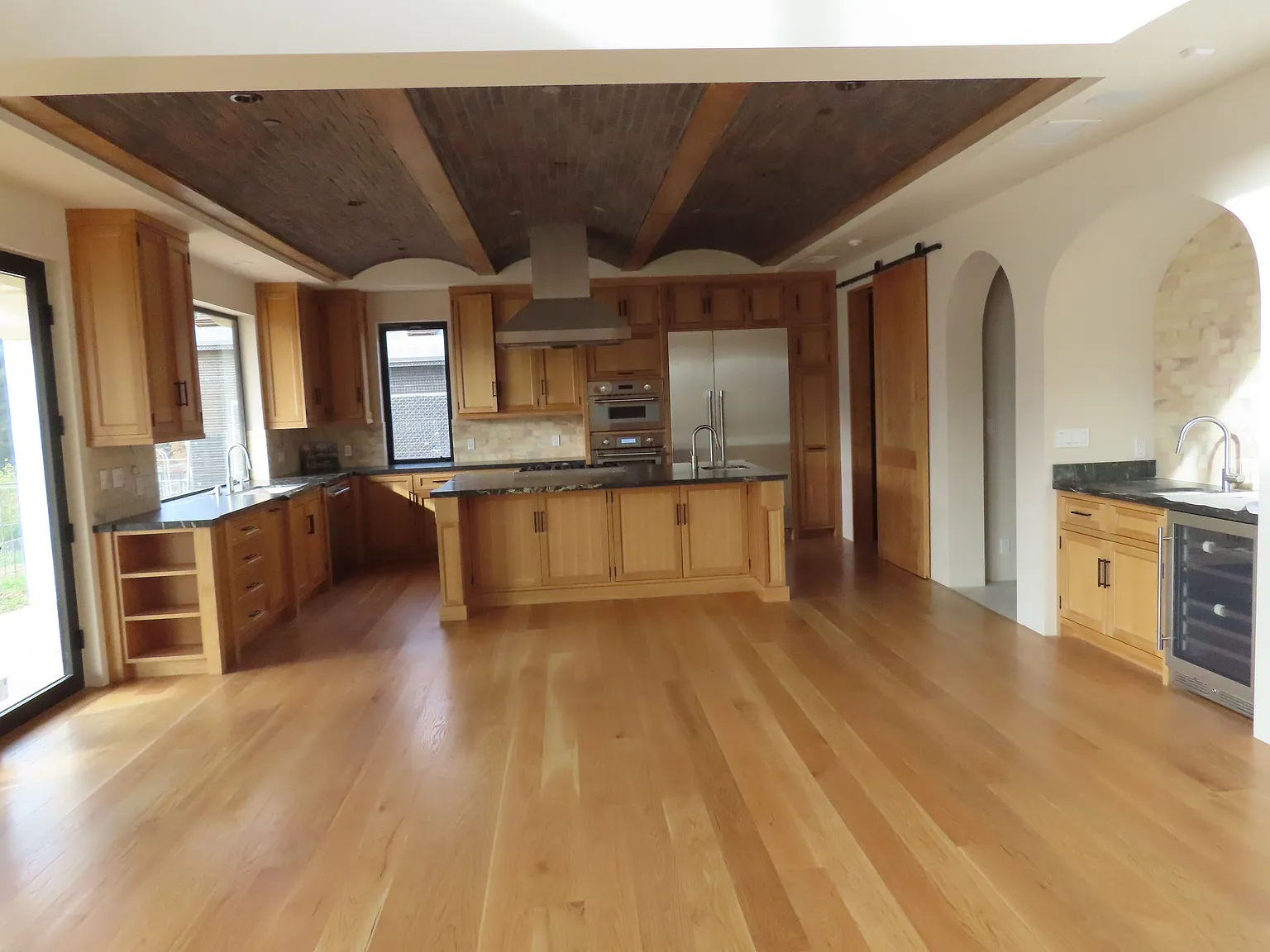 4 bed, 4600 sqft, $19,999 — Photo 2