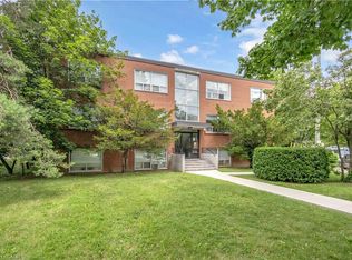 57 Mericourt Rd #302, Hamilton, ON L8S2N5