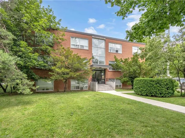 57 Mericourt Rd #302, Hamilton, ON L8S 2N5