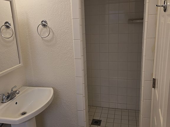 3rd image of 139 W Manchester Blvd #6