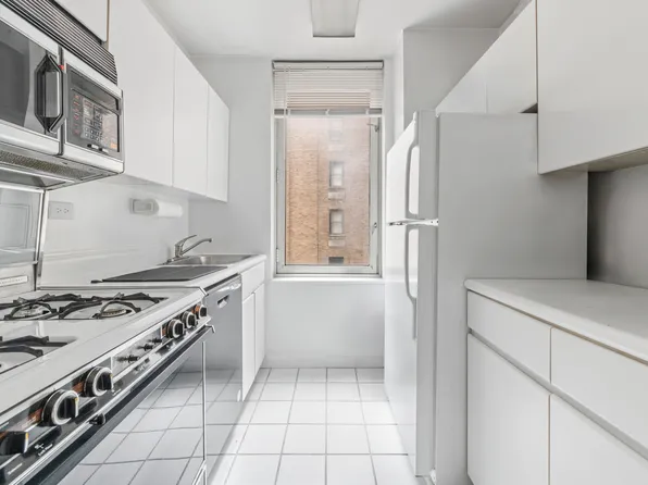 145 East 48th Street 12B image 5 of 6