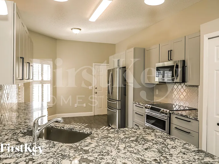 1913 Belhaven Dr — Photo 5