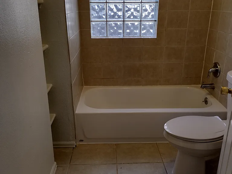 2420 S High St — Photo 6
