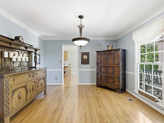 4th image of 8512 Skyline Way