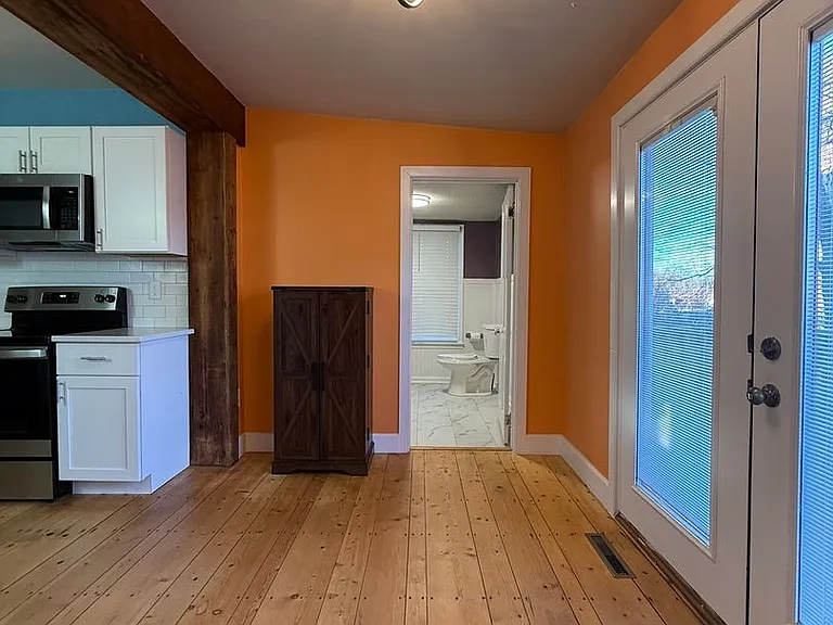 960 Maple St — Photo 9