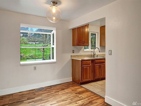 4th image of 9427 8th Ave SW