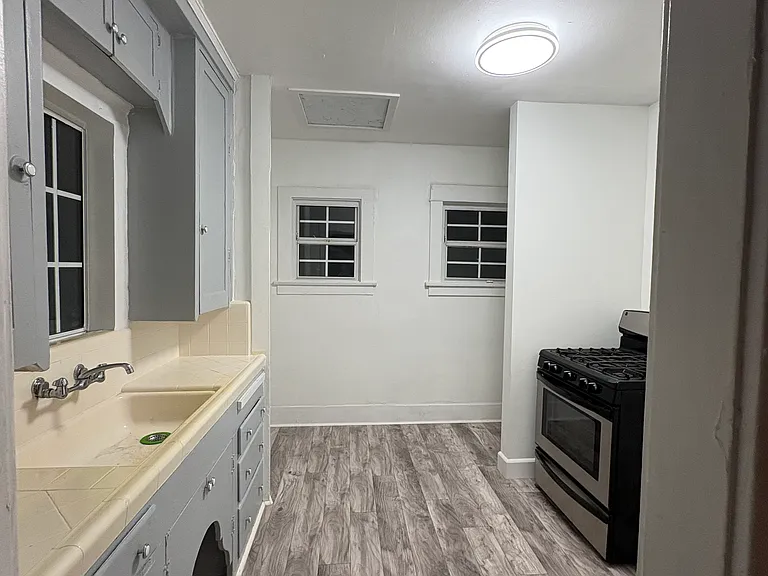 5886 Myrtle Ave #1/2 — Photo 8