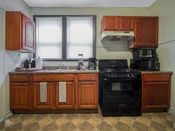 2nd image of 8034 S Saint Lawrence Ave