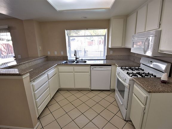 3rd image of 26658 Mandelieu Dr