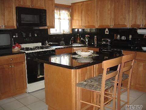 3rd image of 1728 Hancock St