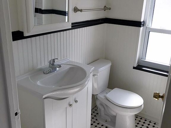 5th image of 250 Lynnwood Dr