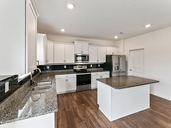 5th image of 301 Heritage Crossing Dr