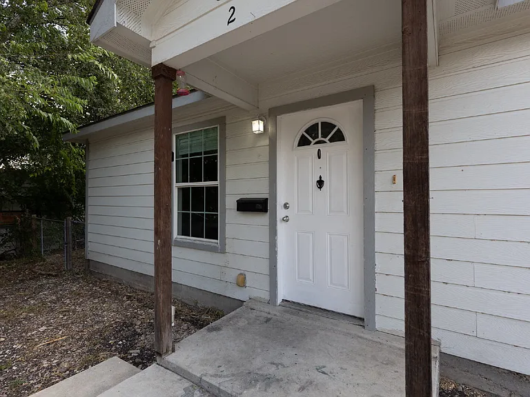601 Coleman St #2 — Photo 3