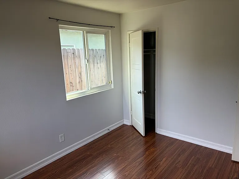 899 Douglas St — Photo 18