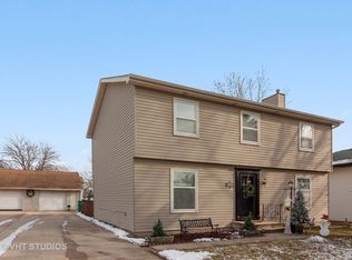 1712 Bataan St, Joliet, IL 60435