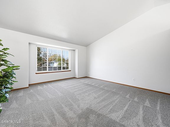 3rd image of 1012 E Miles Ave