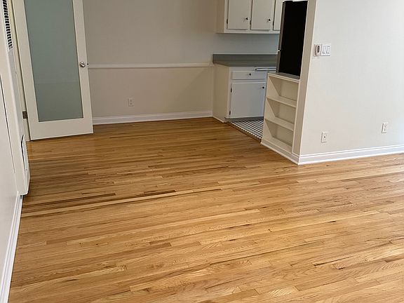 3rd image of 928 10th St APT 7
