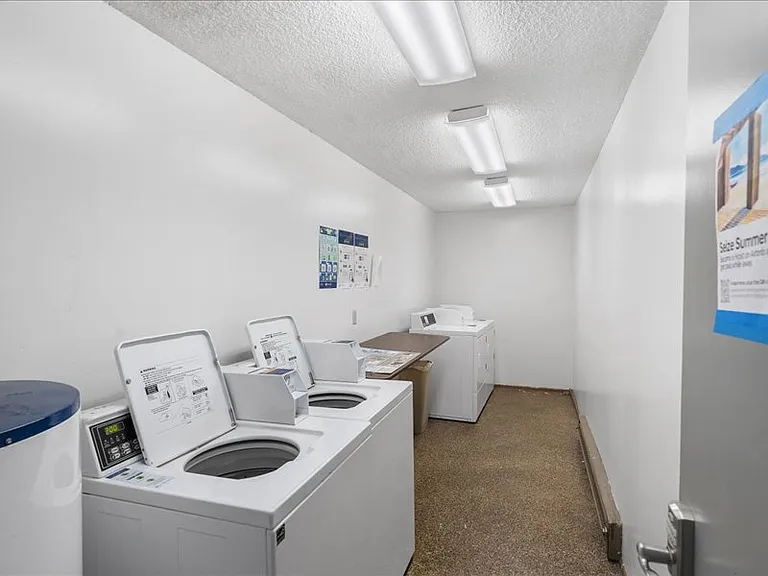 Lewis and Clark Apartments — Photo 13