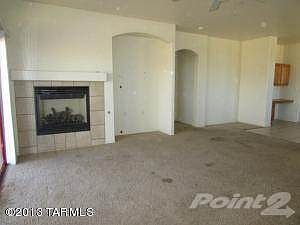 022-218398 family room 2