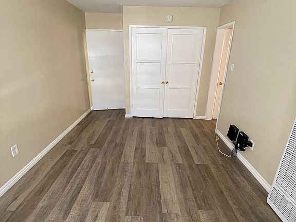 2nd image of 1007 E Ocean Blvd #26