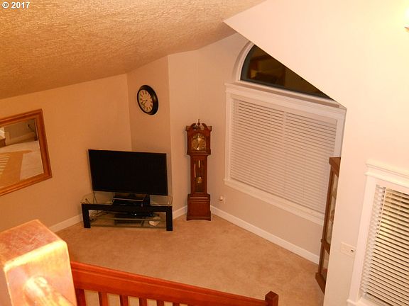 3rd image of 3919 NE 157th Ave