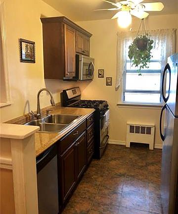 3rd image of 66 Underhill Ave APT 1A