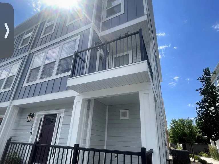 153 E Claxton Ct — Photo 1