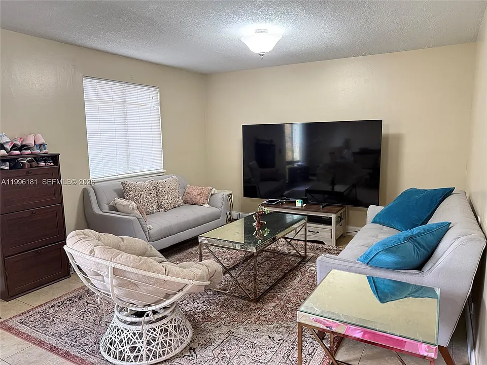 11109 NW 37th St