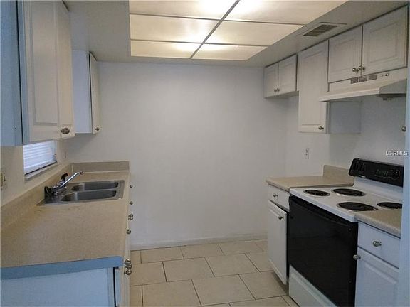 4th image of 209 NW Jefferson Cir N APT 10