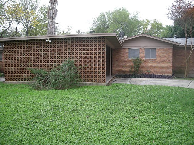 1st image of 2718 Woodbury Dr