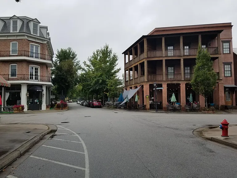 Hammonds ferry nearby with several restaurants