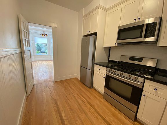 3rd image of 1304 Hyde St