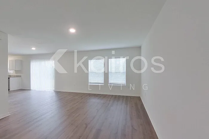 18268 Wintergarden Ave — Photo 6