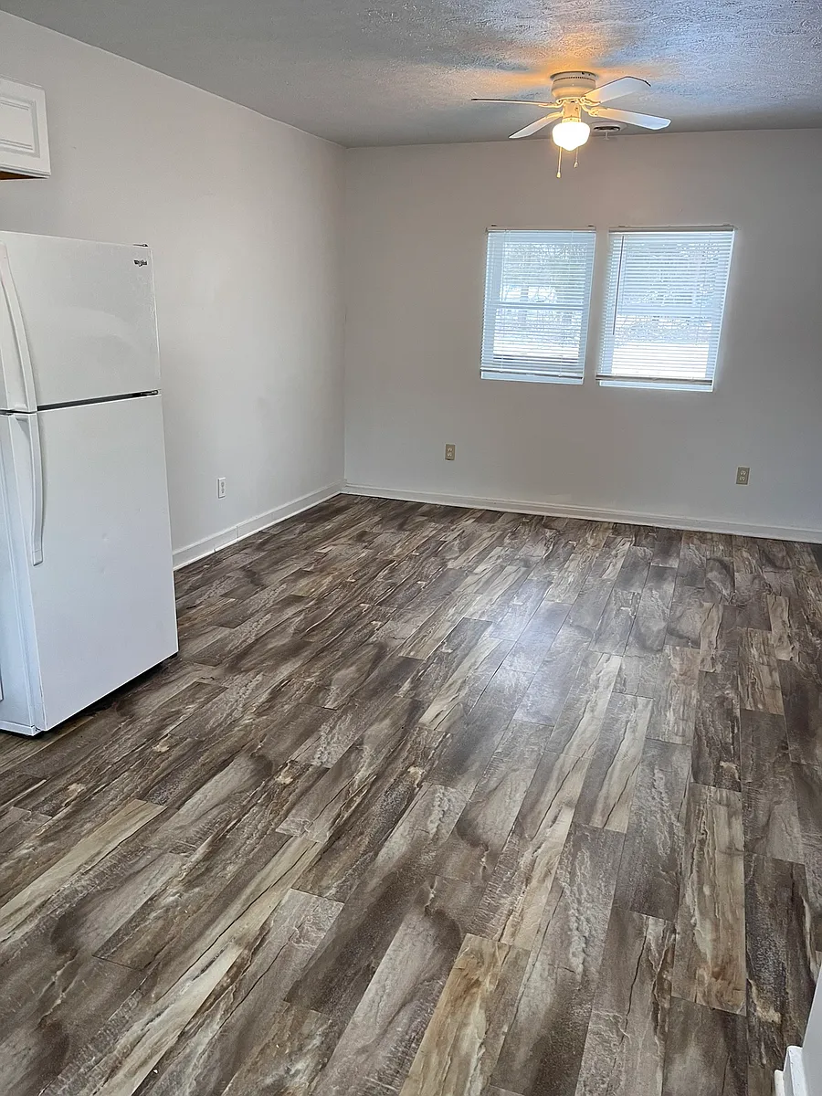Building Photo - 5520 Summit Ave #2