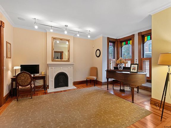 5th image of 160 Phila St