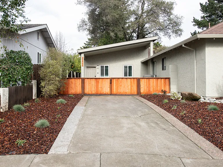 2246 Morlan Dr #A — Photo 1