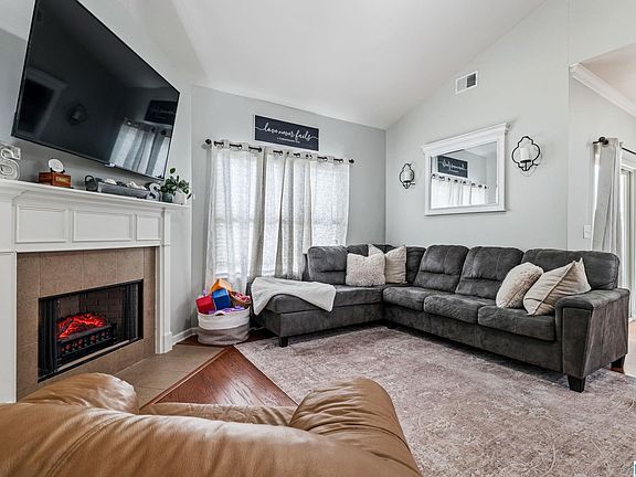 4th image of 1045 Medinah Dr