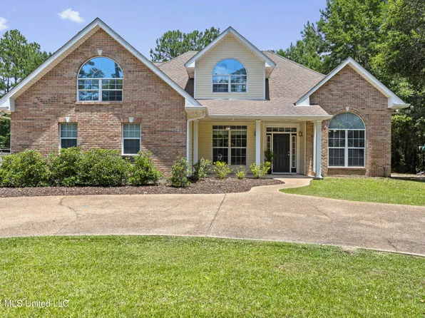 818 Rue De Lasalle St, Waveland, MS 39576