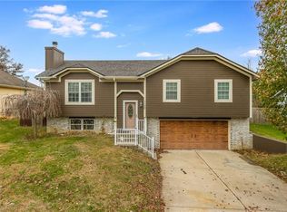 1120 NE Bryco Dr, Lees Summit, MO 64086