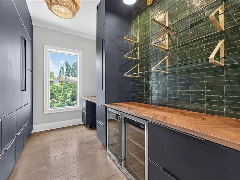 124 W Wieuca Rd NE — Photo 4