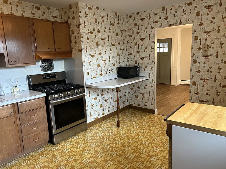 Maplewood Dr — Photo 22