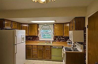 3rd image of 8528 W Lockerbie Dr